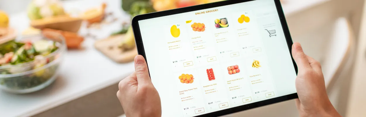 Tablet z otwartym sklepem spożywczym online